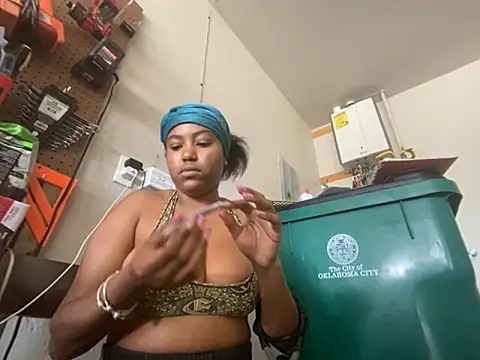 Snapshot of princesslivv chatting on October 23, 2025, 8:29 pm princesslivv online show from October 23, 2025, 8:29 pm