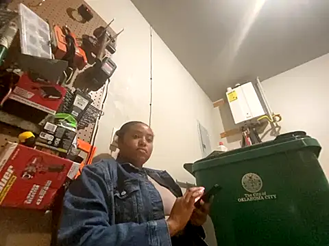 Snapshot of princesslivv chatting on October 21, 2025, 4:01 am princesslivv online show from October 21, 2025, 4:01 am