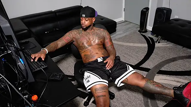 SLANGONDEMHOES online show from February 24, 2026, 8:42 pm