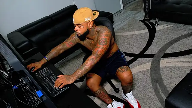 SLANGONDEMHOES online show from February 2, 2026, 7:46 pm