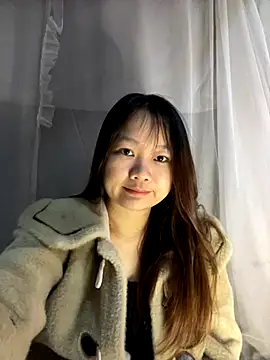 Snapshot of Hinne07 chatting on December 1, 2025, 12:33 am Hinne07 online show from December 1, 2025, 12:33 am