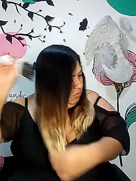 Snapshot of curvy_diva_ chatting on November 15, 2025, 11:14 am curvy diva online show from November 15, 2025, 11:14 am