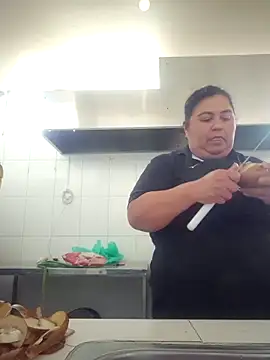 curvy diva  online show from December 15, 2025, 9:09 pm