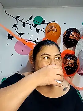 Snapshot of curvy_diva_ chatting on November 1, 2025, 10:53 am curvy diva online show from November 1, 2025, 10:53 am