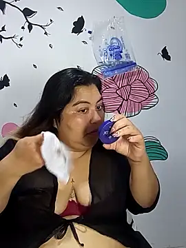 Snapshot of curvy_diva_ chatting on October 19, 2025, 11:57 am curvy diva online show from October 19, 2025, 11:57 am