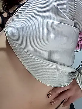 Snapshot of curvy_diva_ chatting on October 4, 2025, 11:45 am curvy diva online show from October 4, 2025, 11:45 am