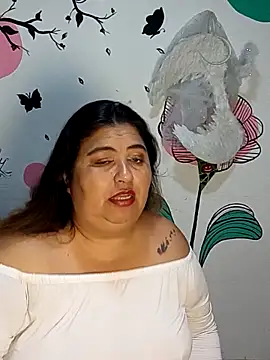 Snapshot of curvy_diva_ chatting on November 27, 2025, 11:32 am curvy diva online show from November 27, 2025, 11:32 am