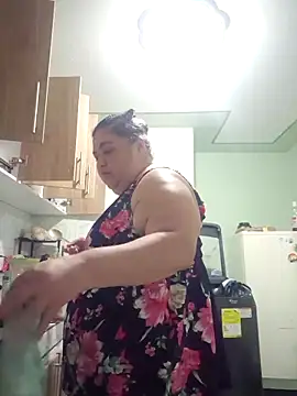 Snapshot of curvy_diva_ chatting on November 21, 2025, 11:15 pm curvy diva online show from November 21, 2025, 11:15 pm