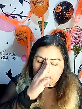 Snapshot of curvy_diva_ chatting on October 30, 2025, 11:19 am curvy diva online show from October 30, 2025, 11:19 am