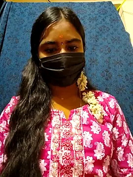 mini-queen online show from December 5, 2025, 5:55 pm