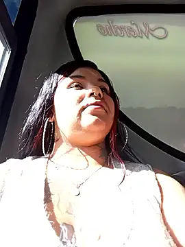 Snapshot of snow_belle chatting on October 15, 2025, 8:06 pm snow belle online show from October 15, 2025, 8:06 pm