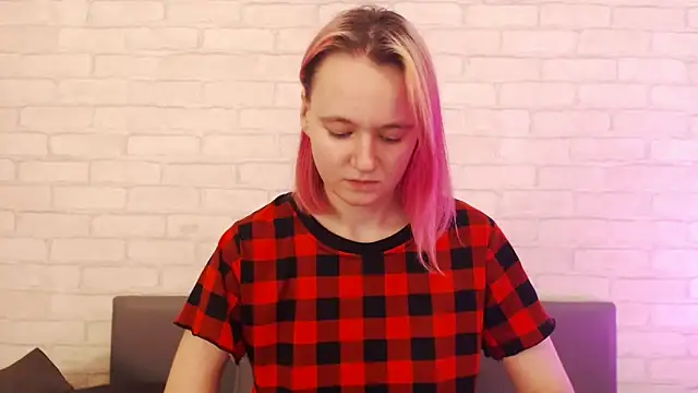 Ericha Stone online show from November 19, 2025, 1:16 am