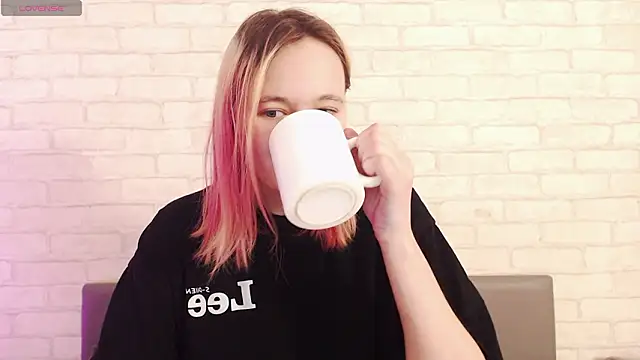 Snapshot of Ericha_Stone chatting on February 14, 2026, 2:23 am Ericha Stone online show from February 14, 2026, 2:23 am