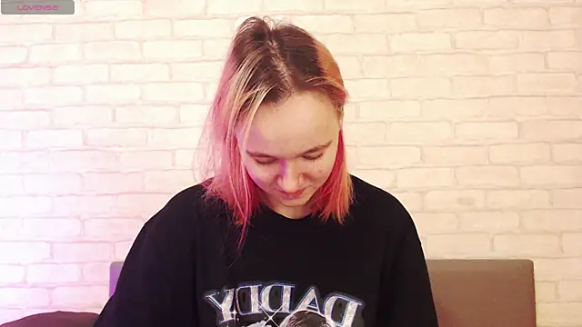 Snapshot of Ericha_Stone chatting on January 7, 2026, 1:43 am Ericha Stone online show from January 7, 2026, 1:43 am