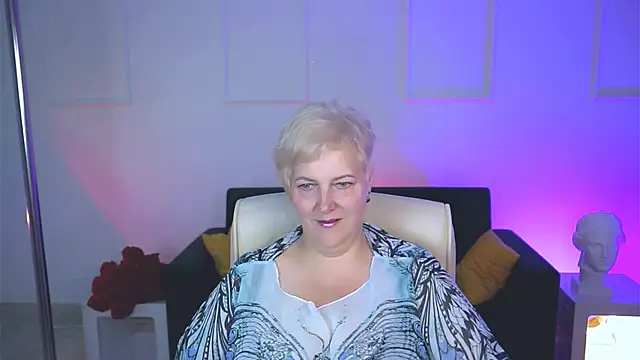 Snapshot of MaryMogan chatting on September 11, 2025, 8:36 am MaryMogan online show from September 11, 2025, 8:36 am