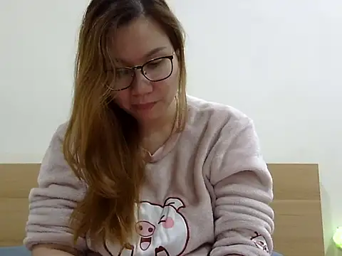 Snapshot of Kiko_sunflower chatting on February 18, 2025, 6:15 am Kiko sunflower online show from February 18, 2025, 6:15 am