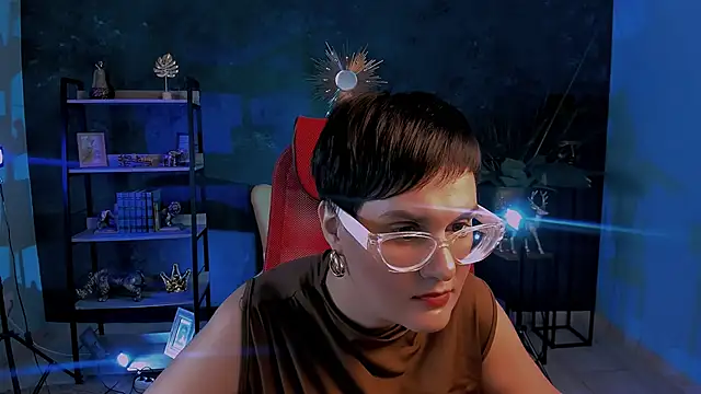 LauraDavidsons online show from November 21, 2025, 4:50 pm