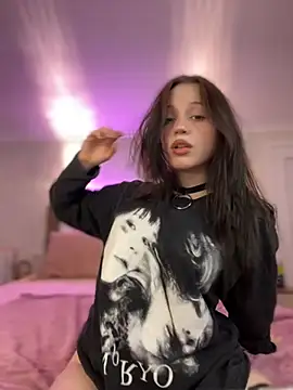 YourLittleDevil online show from September 24, 2025, 1:28 pm