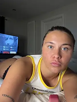 Snapshot of EllaBluee chatting on September 25, 2025, 5:24 am EllaBluee online show from September 25, 2025, 5:24 am