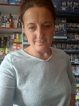 Snapshot of Fluturas2 chatting on September 17, 2025, 1:57 pm Fluturas2 online show from September 17, 2025, 1:57 pm