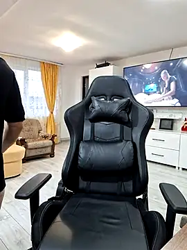 Fluturas2 online show from December 1, 2025, 1:23 pm