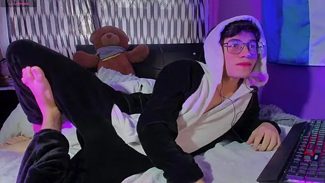 Lunarie  online show from March 13, 2026, 10:48 pm