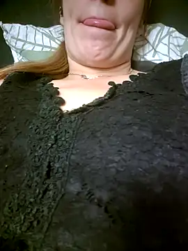 Snapshot of Carolinemiam chatting on October 29, 2025, 3:16 am Carolinemiam online show from October 29, 2025, 3:16 am