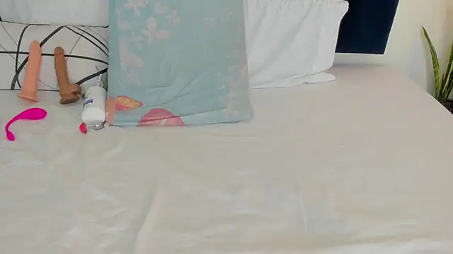 sophieturner mg online show from November 15, 2025, 7:29 pm