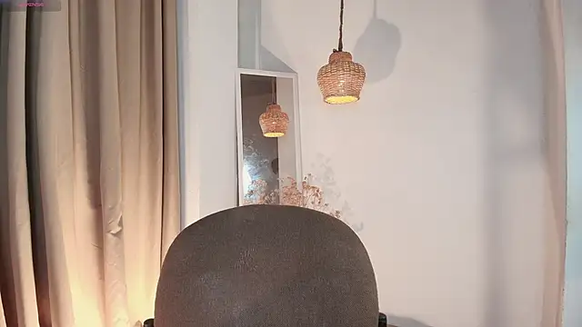 Snapshot of Nicolletease chatting on December 4, 2025, 12:26 pm Nicolletease online show from December 4, 2025, 12:26 pm