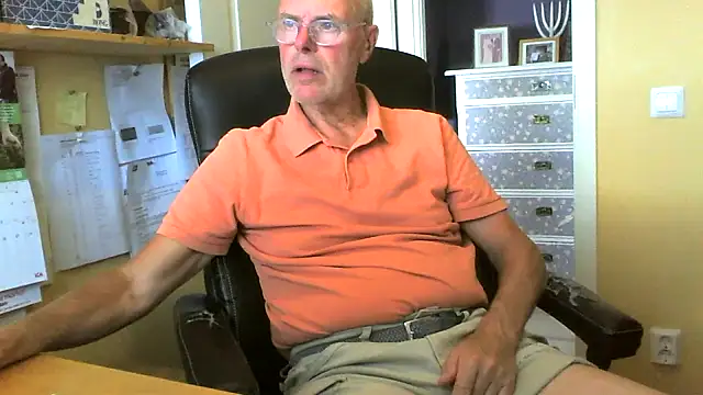 Snapshot of Klipparn chatting on June 8, 2026, 2:28 pm Klipparn online show from June 8, 2026, 2:28 pm