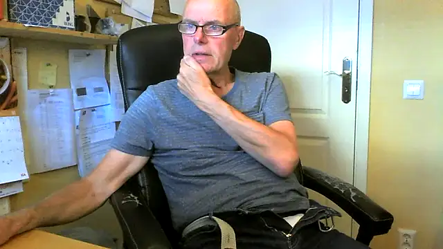 Snapshot of Klipparn chatting on May 28, 2026, 4:35 pm Klipparn online show from May 28, 2026, 4:35 pm
