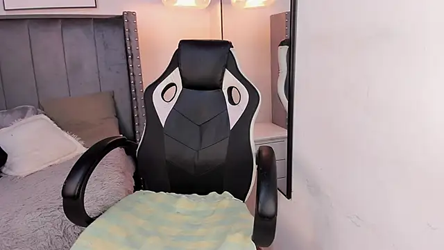 Miyu Komori online show from February 27, 2026, 1:00 pm