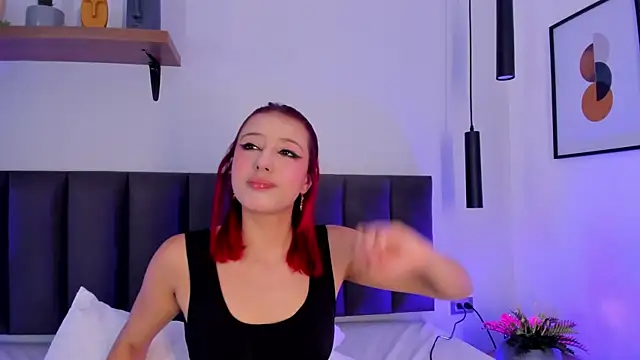 Cristalfoxy  online show from May 21, 2026, 8:06 pm