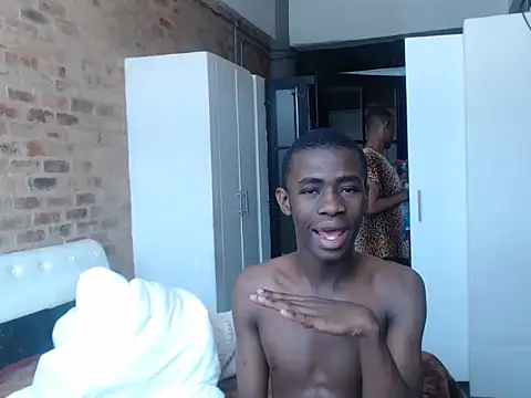 Snapshot of Vince_Favent chatting on September 12, 2025, 9:42 am Vince Favent online show from September 12, 2025, 9:42 am