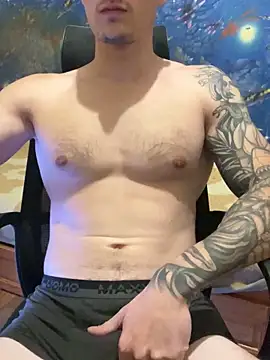 fronkie9384 online show from November 5, 2025, 4:32 pm