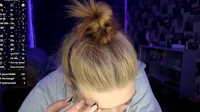 SwiiSweet online show from December 13, 2025, 8:04 pm