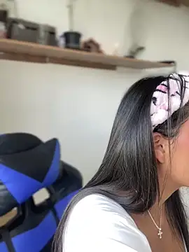 Elahia  marquez online show from September 19, 2025, 6:34 pm