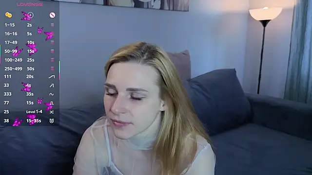 Snapshot of HelenMartines chatting on September 14, 2025, 10:15 am HelenMartines online show from September 14, 2025, 10:15 am