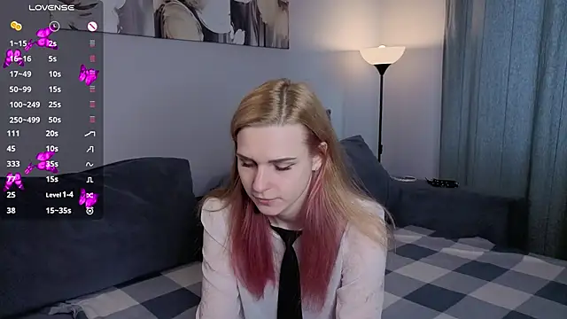 Snapshot of HelenMartines chatting on October 16, 2025, 10:12 am HelenMartines online show from October 16, 2025, 10:12 am