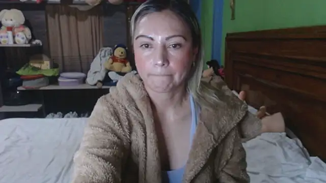  Charlize theron  online show from December 13, 2025, 8:04 pm