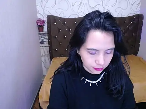 lunavalenciax online show from September 23, 2025, 7:37 am