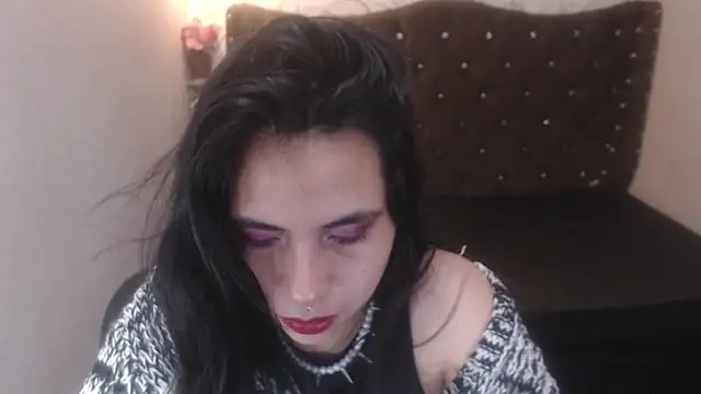 lunavalenciax online show from October 9, 2025, 4:24 am