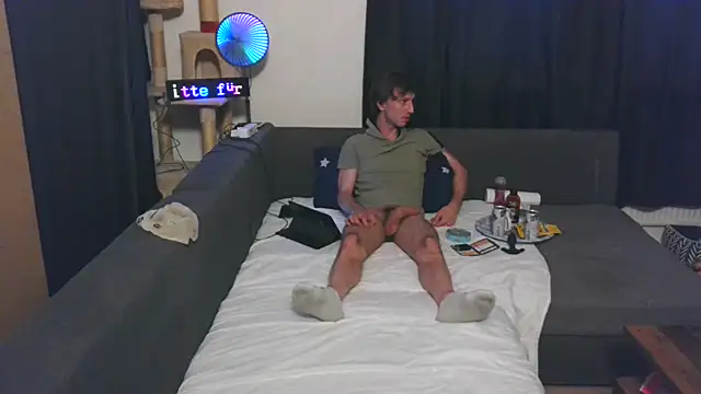 Snapshot of cum2camboys chatting on April 11, 2026, 6:22 pm cum2camboys online show from April 11, 2026, 6:22 pm