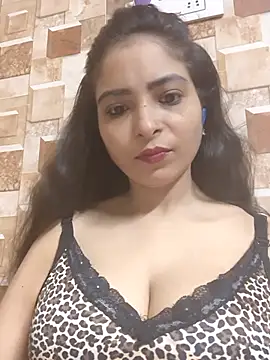 Snapshot of QUEEN-ADITI chatting on October 2, 2025, 3:26 pm QUEEN-ADITI online show from October 2, 2025, 3:26 pm