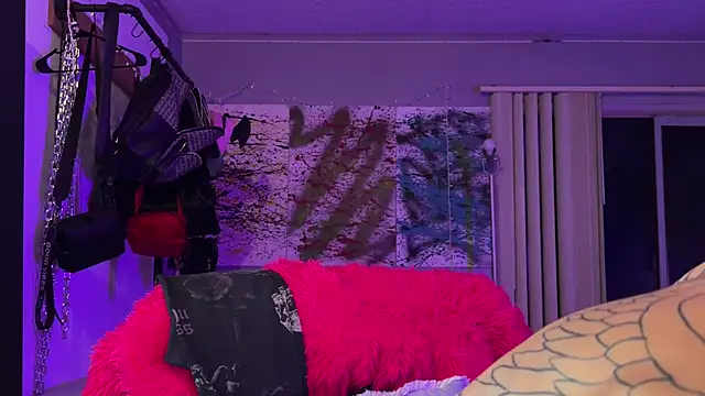 Snapshot of xoFrankie chatting on February 10, 2026, 4:33 am xoFrankie online show from February 10, 2026, 4:33 am