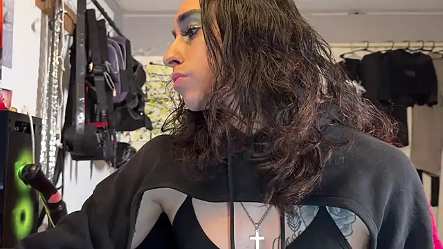 Snapshot of xoFrankie chatting on December 2, 2025, 2:34 am xoFrankie online show from December 2, 2025, 2:34 am