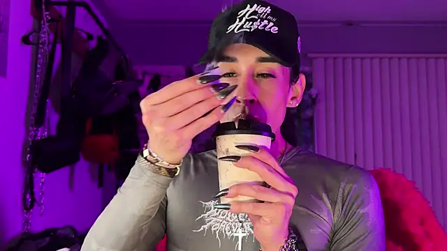 Snapshot of xoFrankie chatting on February 11, 2026, 6:13 am xoFrankie online show from February 11, 2026, 6:13 am