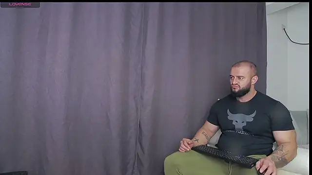 Snapshot of RickyMiami1 chatting on November 18, 2025, 10:13 pm RickyMiami1 online show from November 18, 2025, 10:13 pm