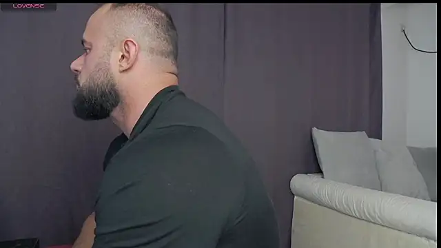 Snapshot of RickyMiami1 chatting on October 5, 2025, 1:35 pm RickyMiami1 online show from October 5, 2025, 1:35 pm