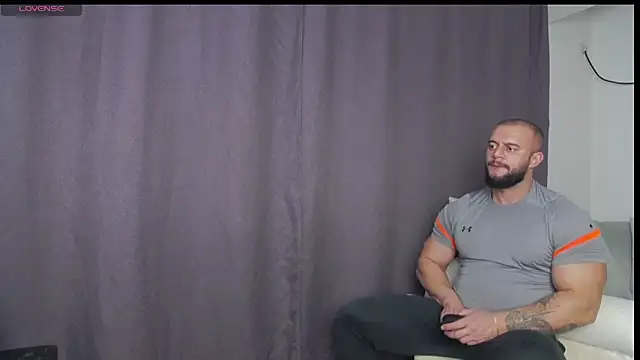 Snapshot of RickyMiami1 chatting on November 16, 2025, 6:01 pm RickyMiami1 online show from November 16, 2025, 6:01 pm